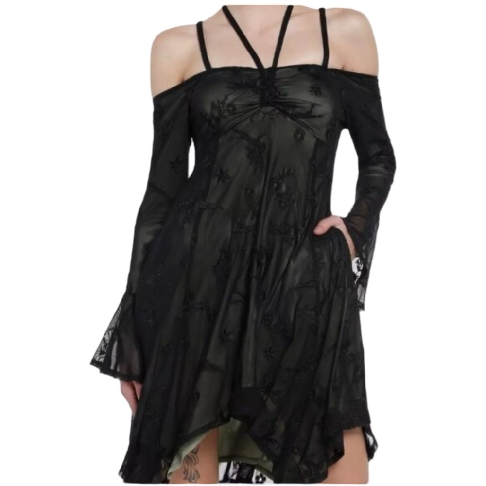 Thorn & Fable Fairy Floral Mesh Halter
BOUTIQUE
Cold Shoulder Dress